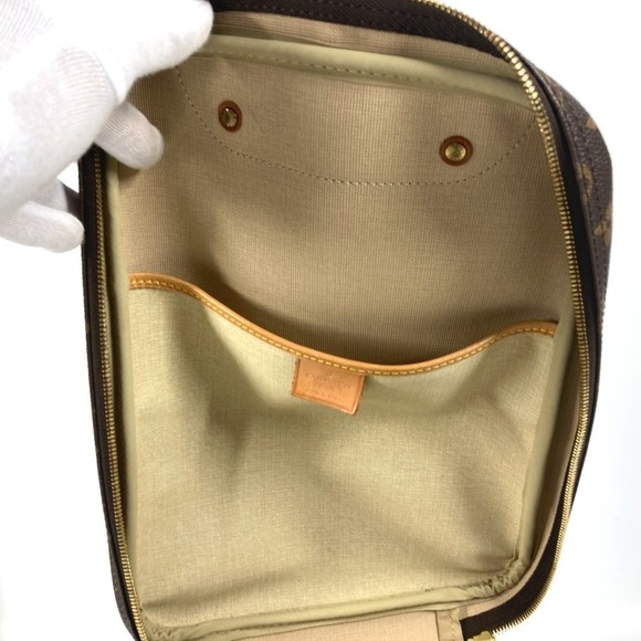 LOUIS VUITTON Authentic Brown Monogram Canvas Tote Bag - Picture 12 of 14